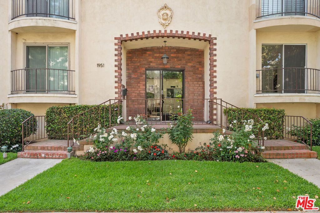 Image 1 of property listing at 1951 Malcolm Avenue 206, Los Angeles, CA 90025