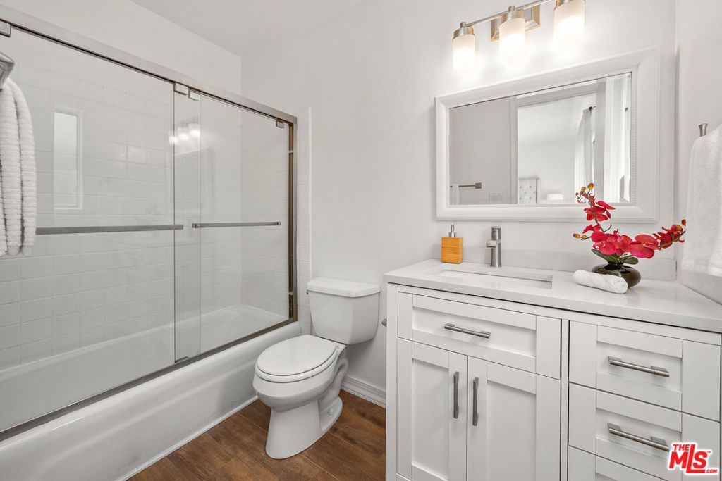 Image 17 of property listing at 1951 Malcolm Avenue 206, Los Angeles, CA 90025