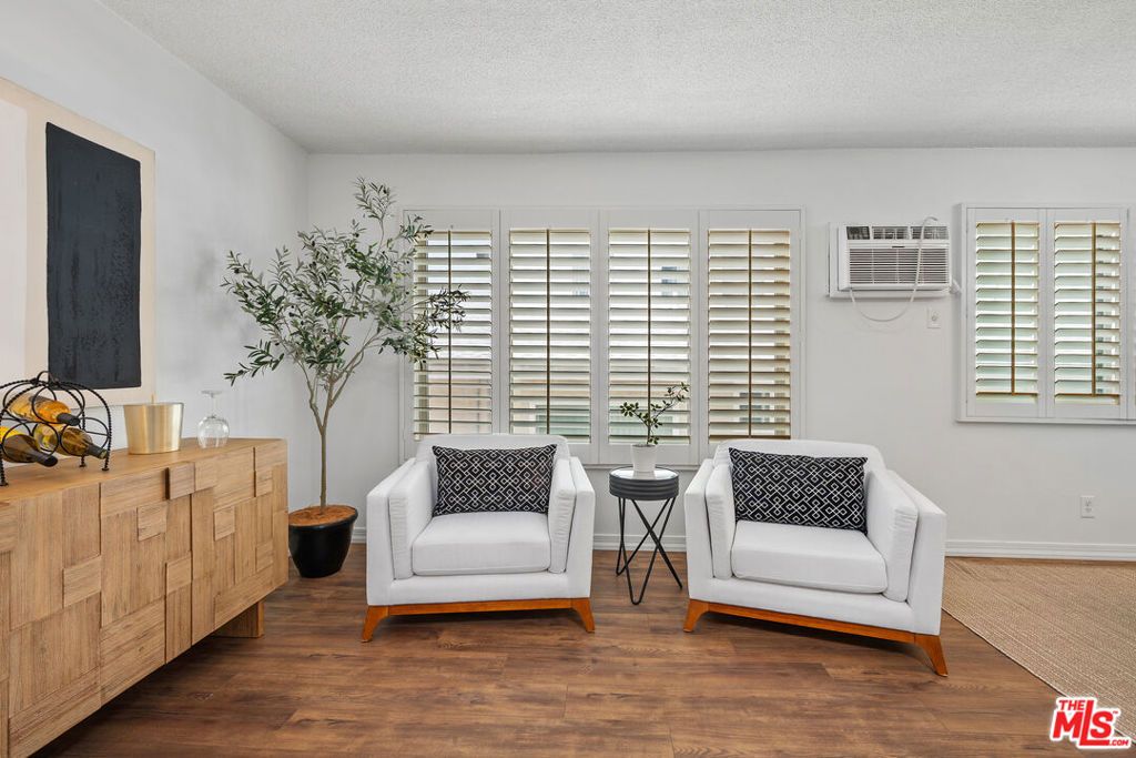 Image 5 of property listing at 1951 Malcolm Avenue 206, Los Angeles, CA 90025