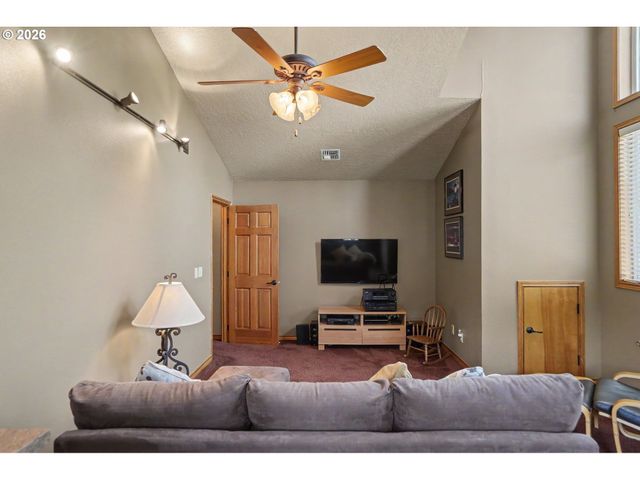 2650 Sw 22ND Ct, Gresham, OR 97080