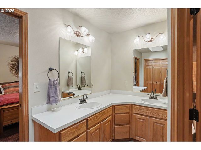 2650 Sw 22ND Ct, Gresham, OR 97080