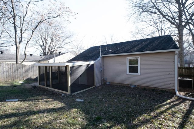 606 Village Ct, Nashville, TN 37206