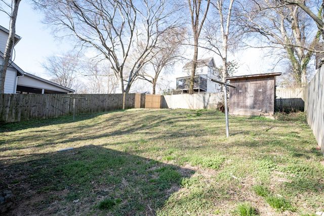 606 Village Ct, Nashville, TN 37206
