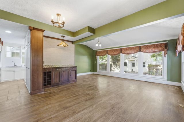 1001 S Pickwick Avenue, Springfield, MO 65804