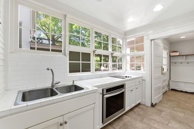 1001 S Pickwick Avenue, Springfield, MO 65804