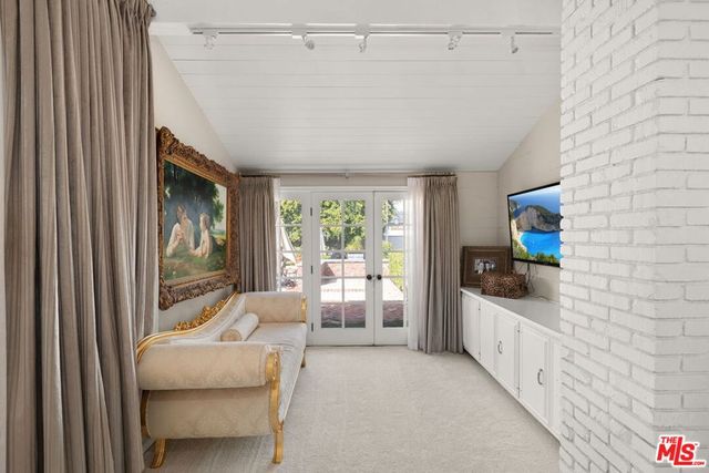 17437 Tarzana Street, Encino, CA 91316