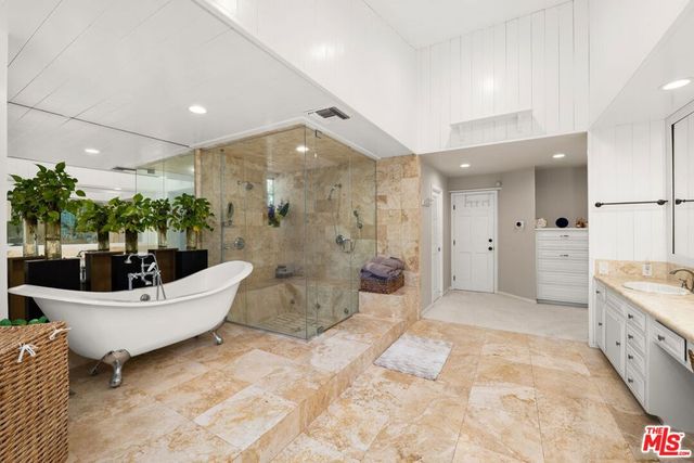 17437 Tarzana Street, Encino, CA 91316