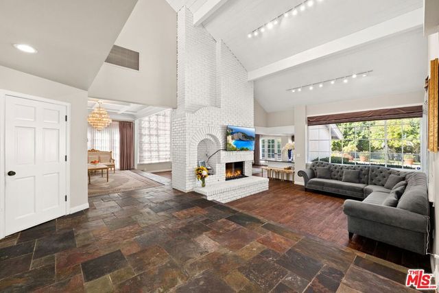 17437 Tarzana Street, Encino, CA 91316