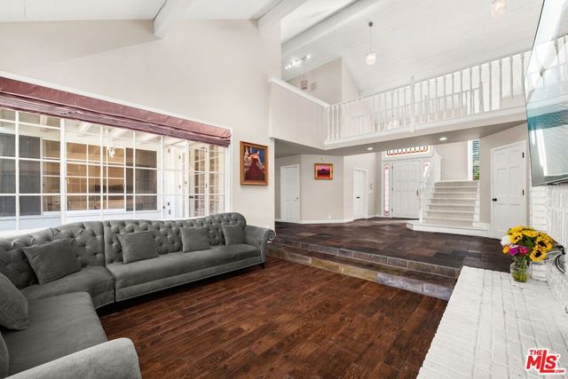 17437 Tarzana Street, Encino, CA 91316