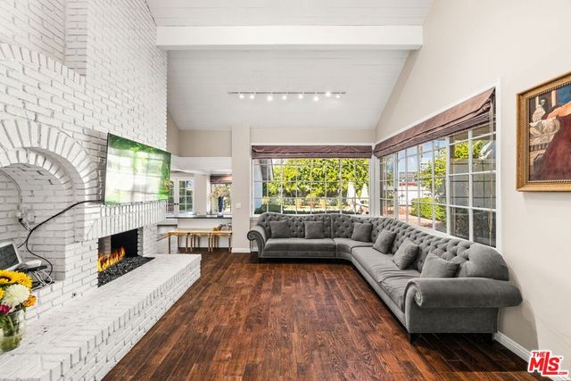 17437 Tarzana Street, Encino, CA 91316