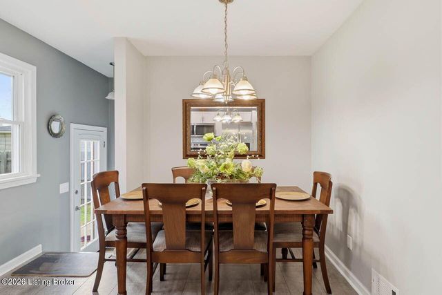 4111 Caven Ct, Louisville, KY 40229