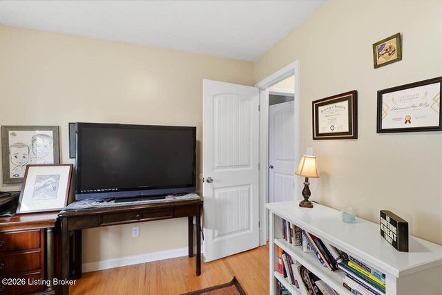 4111 Caven Ct, Louisville, KY 40229