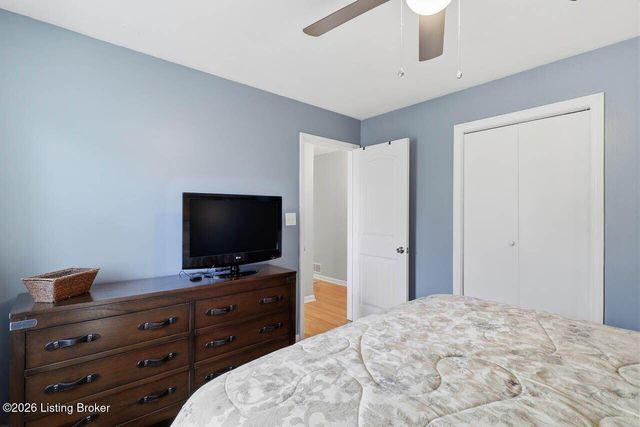 4111 Caven Ct, Louisville, KY 40229