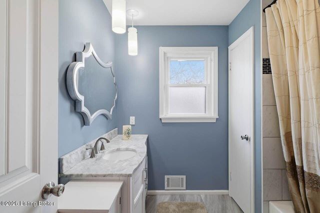 4111 Caven Ct, Louisville, KY 40229