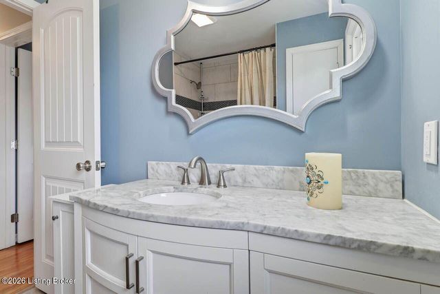 4111 Caven Ct, Louisville, KY 40229