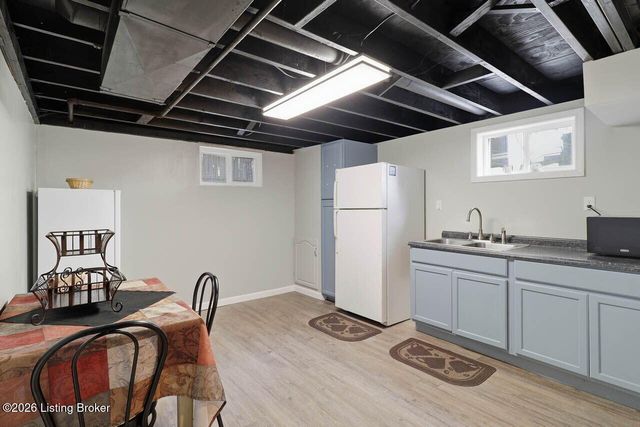 4111 Caven Ct, Louisville, KY 40229