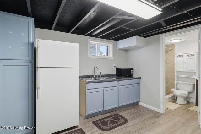 4111 Caven Ct, Louisville, KY 40229