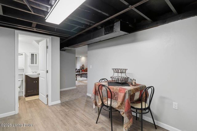 4111 Caven Ct, Louisville, KY 40229