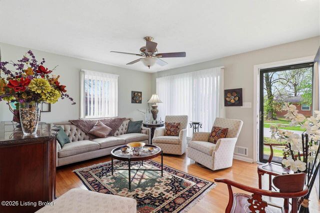 4111 Caven Ct, Louisville, KY 40229