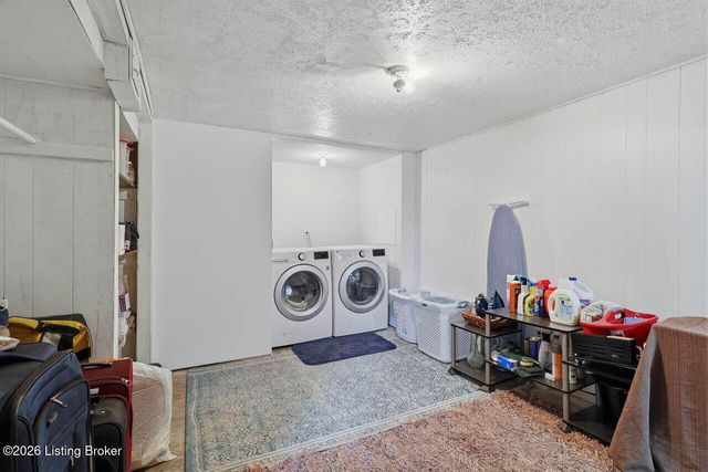 4111 Caven Ct, Louisville, KY 40229