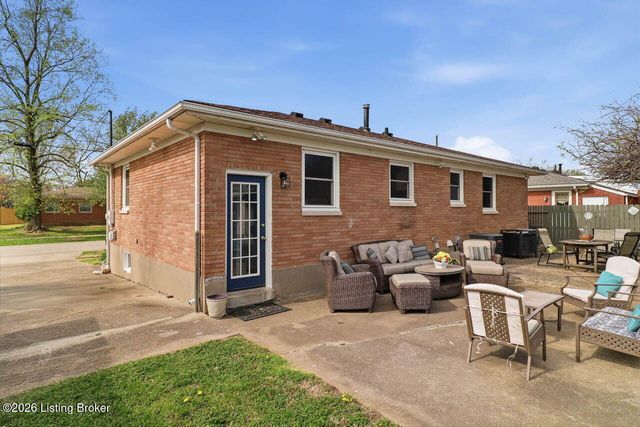 4111 Caven Ct, Louisville, KY 40229