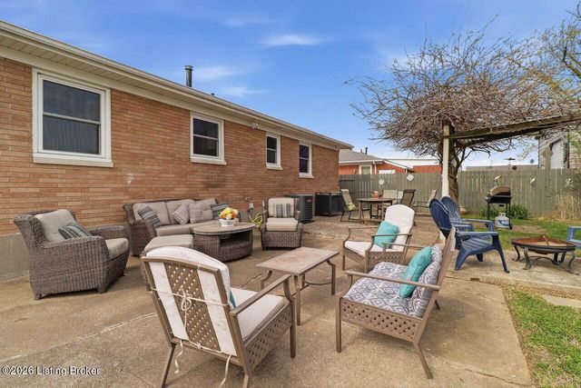 4111 Caven Ct, Louisville, KY 40229