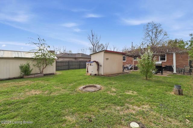 4111 Caven Ct, Louisville, KY 40229