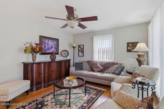 4111 Caven Ct, Louisville, KY 40229