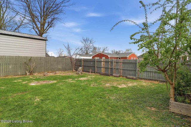 4111 Caven Ct, Louisville, KY 40229