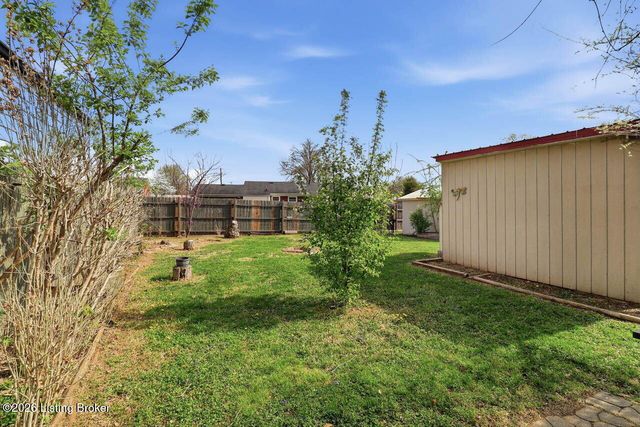 4111 Caven Ct, Louisville, KY 40229