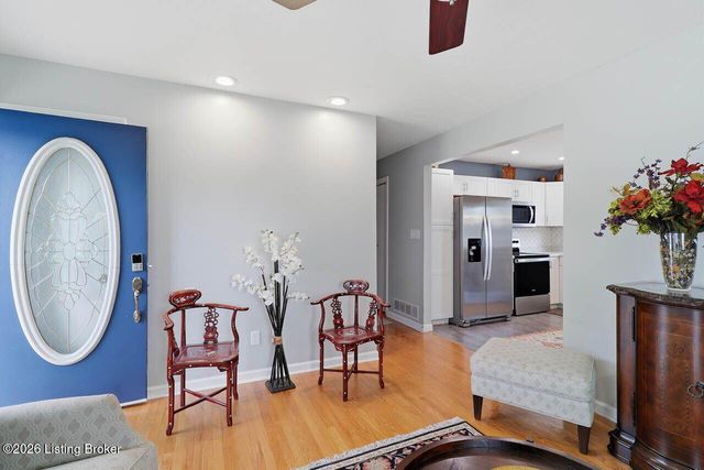 4111 Caven Ct, Louisville, KY 40229