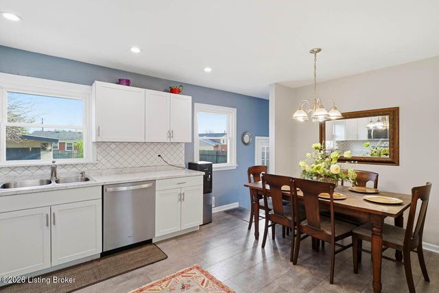 4111 Caven Ct, Louisville, KY 40229