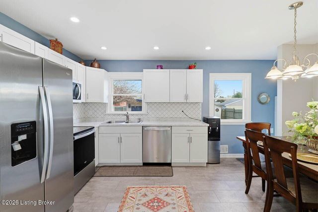 4111 Caven Ct, Louisville, KY 40229