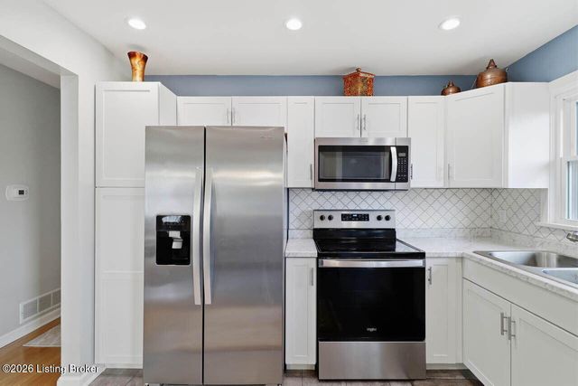 4111 Caven Ct, Louisville, KY 40229