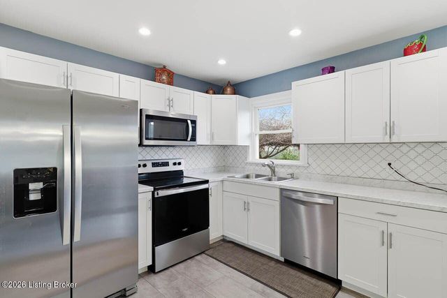 4111 Caven Ct, Louisville, KY 40229