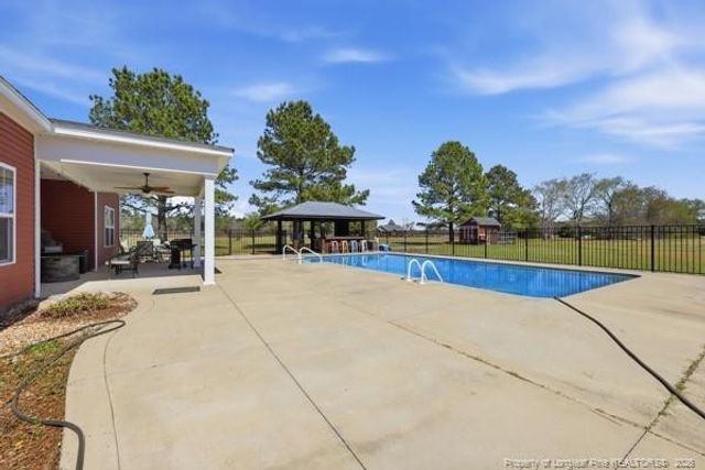 7289 Fire Department Road, Hope Mills, NC 28348