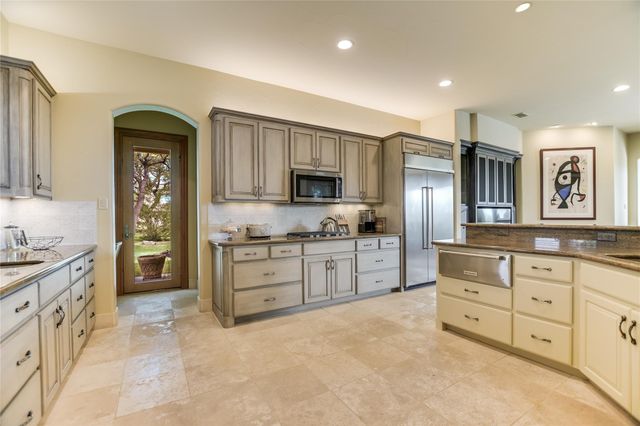 202 Hidden Hills CV, Spicewood, TX 78669