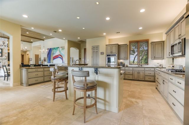 202 Hidden Hills CV, Spicewood, TX 78669