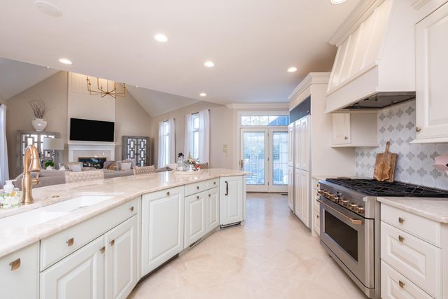 18 Hickory Creek Drive, Little Rock, AR 72212