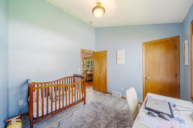 2209 HIGH MEADOWS LANE, Neenah, WI 54956