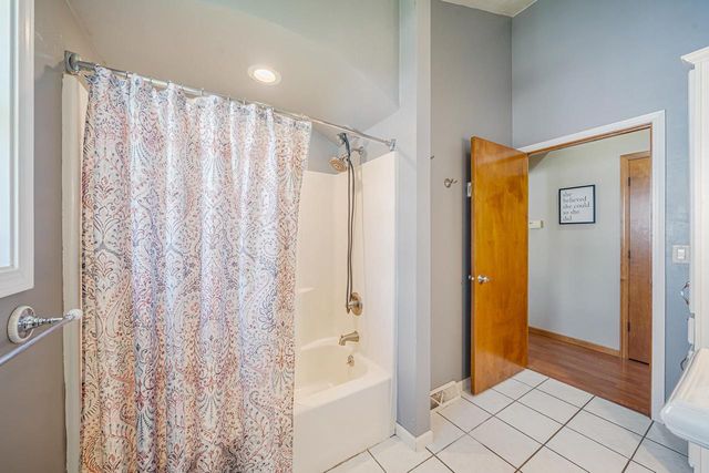 2209 HIGH MEADOWS LANE, Neenah, WI 54956
