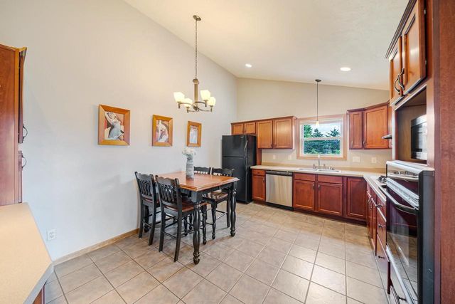 2209 HIGH MEADOWS LANE, Neenah, WI 54956