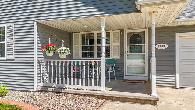 2209 HIGH MEADOWS LANE, Neenah, WI 54956