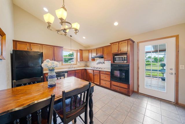 2209 HIGH MEADOWS LANE, Neenah, WI 54956