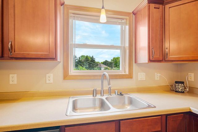 2209 HIGH MEADOWS LANE, Neenah, WI 54956