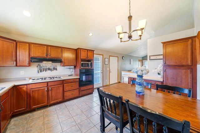 2209 HIGH MEADOWS LANE, Neenah, WI 54956