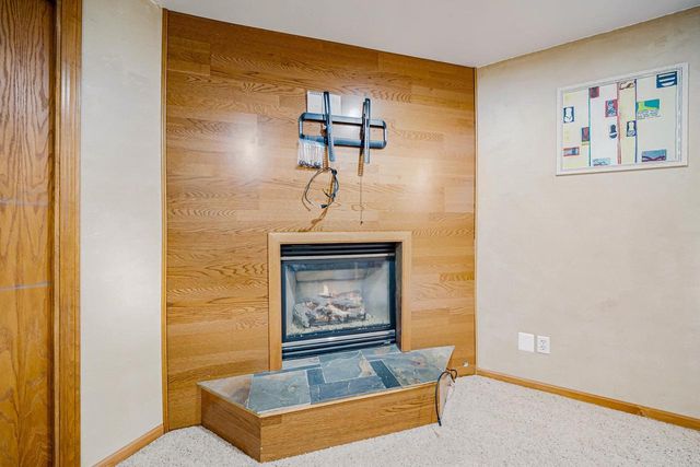 2209 HIGH MEADOWS LANE, Neenah, WI 54956