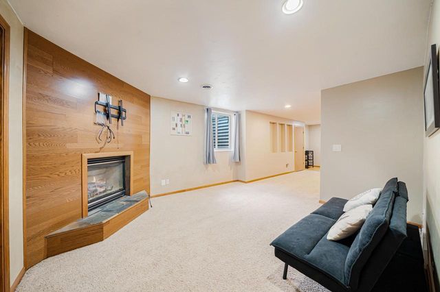 2209 HIGH MEADOWS LANE, Neenah, WI 54956