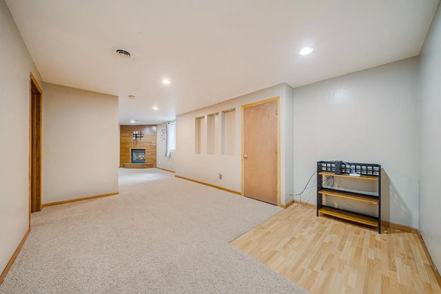 2209 HIGH MEADOWS LANE, Neenah, WI 54956
