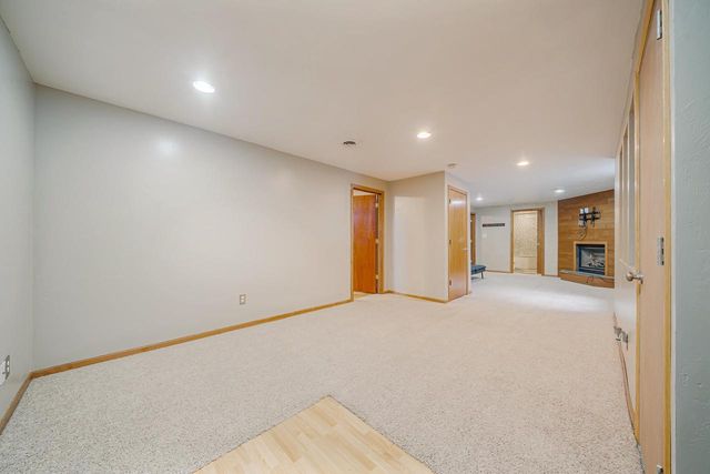 2209 HIGH MEADOWS LANE, Neenah, WI 54956